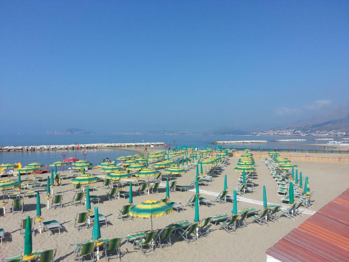 Guesthouse Holiday Formia Beach Kültér fotó